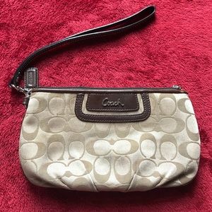 🔺🔺LargeSignature COACH Fabric Wristlet